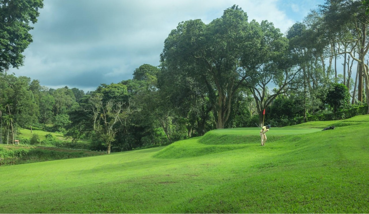 Tata Golf Course near amã Stays & Trails